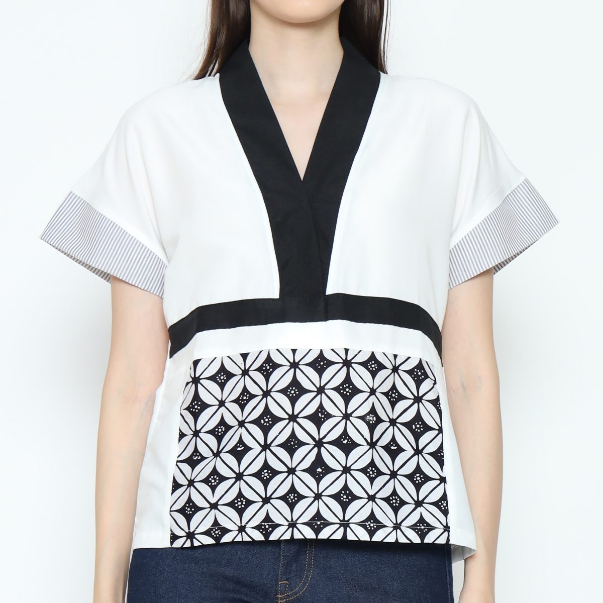 Akari Blouse Cream Black - Image 2