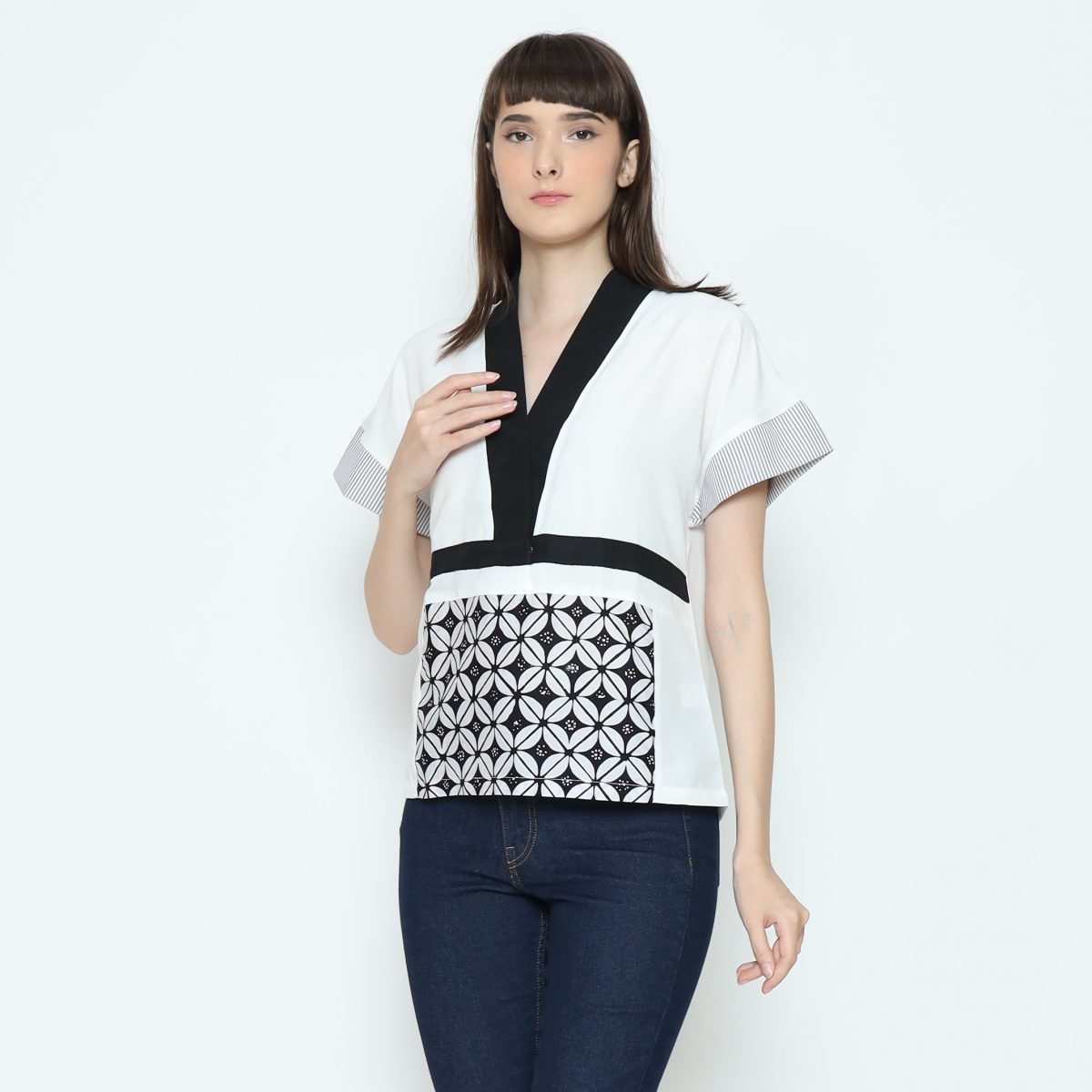 Akari Blouse Cream Black - Image 3